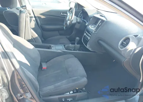 2010 Nissan Maxima z USA, uszkodzony, nr VIN 1N-4AA5AP9AC86998